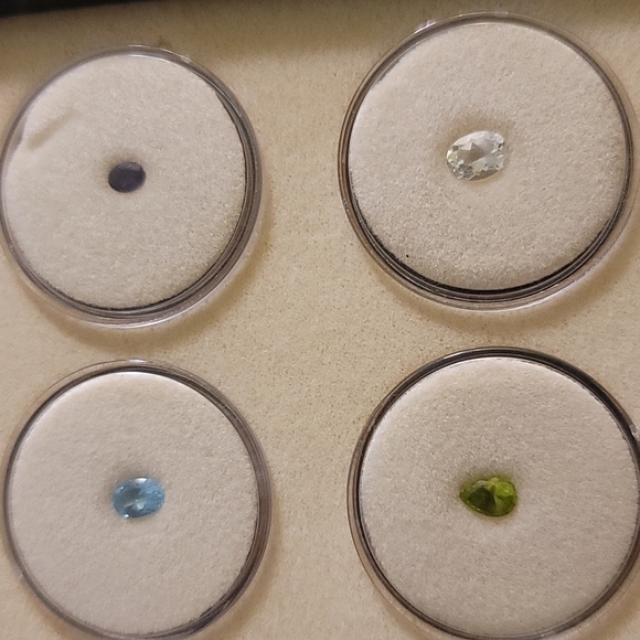 16 GEMSTONE LOT NATURAL EARTH MIND GEMS IN INDIVIDUAL JARS INSIDE CASE - Picture 3 of 6